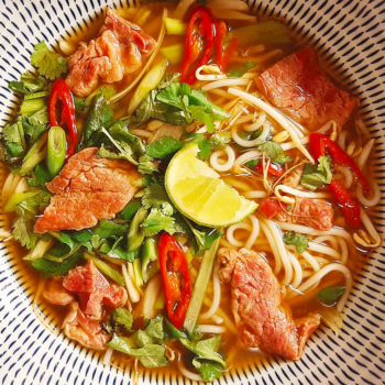 Recette Du Pho Bo (Phở Bò) - Soupe Vietnamienne Au Bœuf Et Aux Nouilles ...